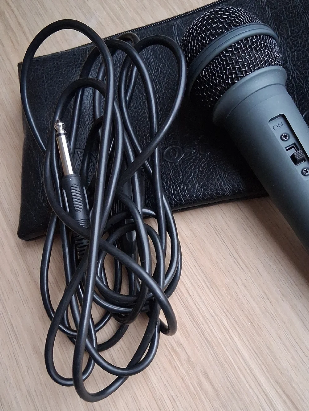 1st Act Wired Handheld Microphone with Cable – Black